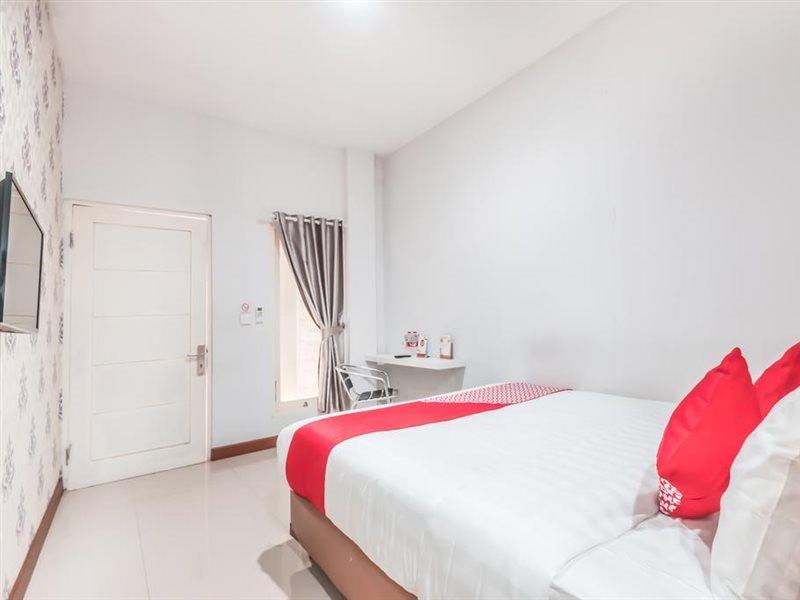 Oyo 1555 Unik Guesthouse Syariah Jacarta Quarto foto