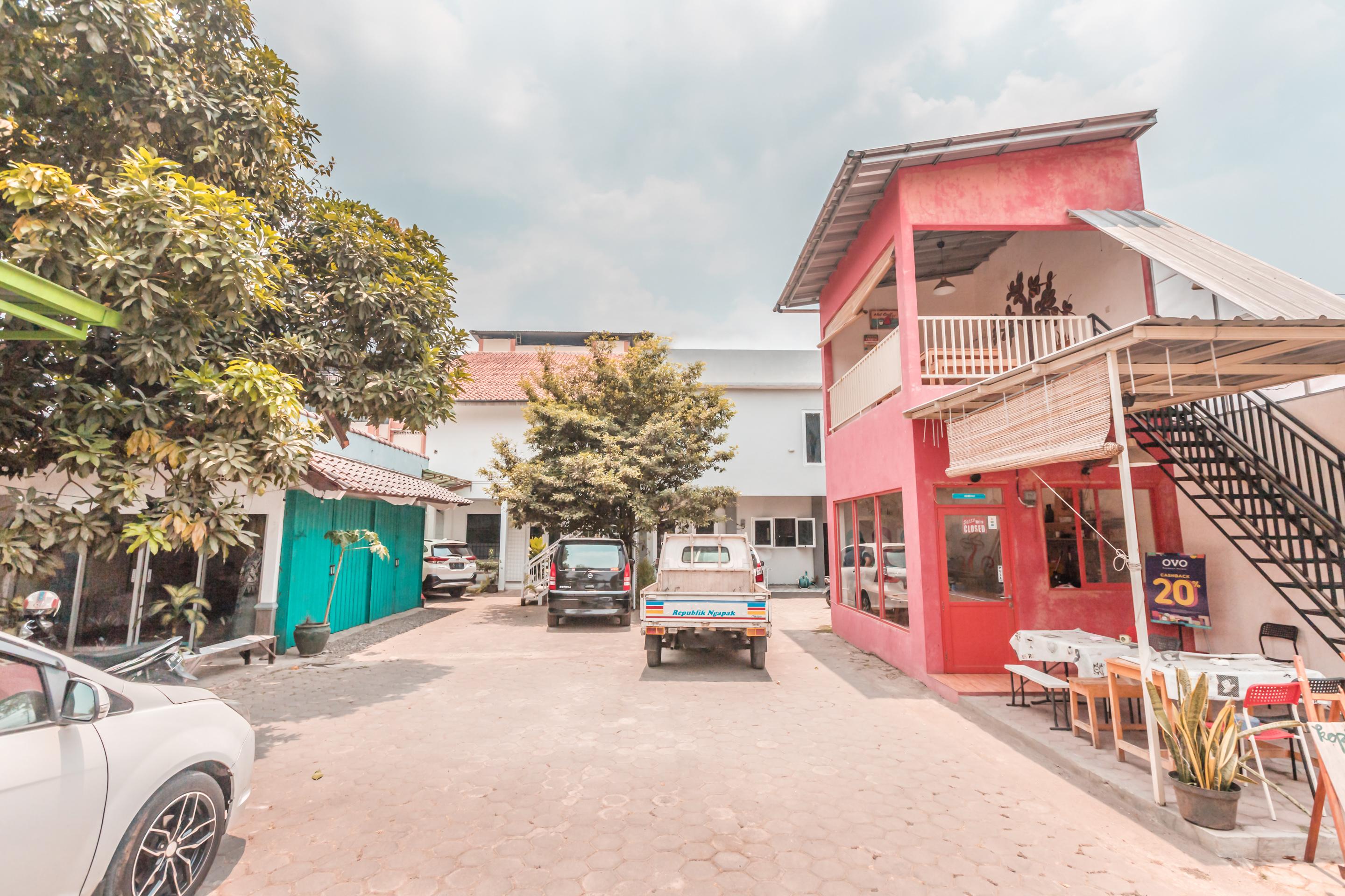 Oyo 1555 Unik Guesthouse Syariah Jacarta Exterior foto